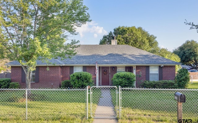 single story home featuring a front lawn