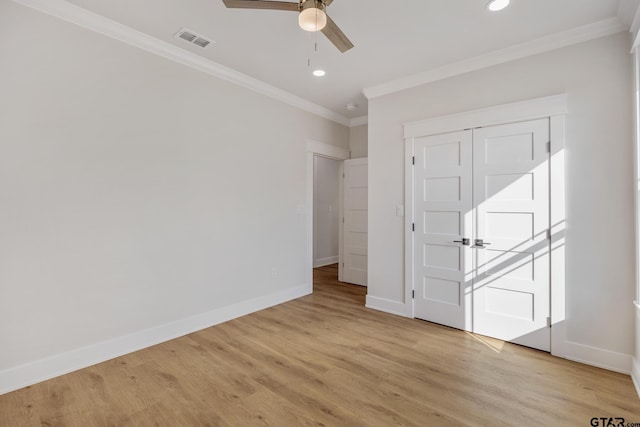 spare room featuring ornamental molding, light hardwood / wood-style flooring, and ceiling fan