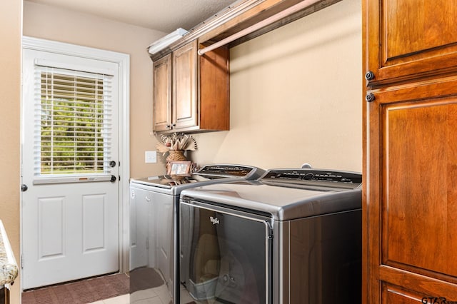 laundry room with cabinets, independent washer and dryer, and tile patterned floors