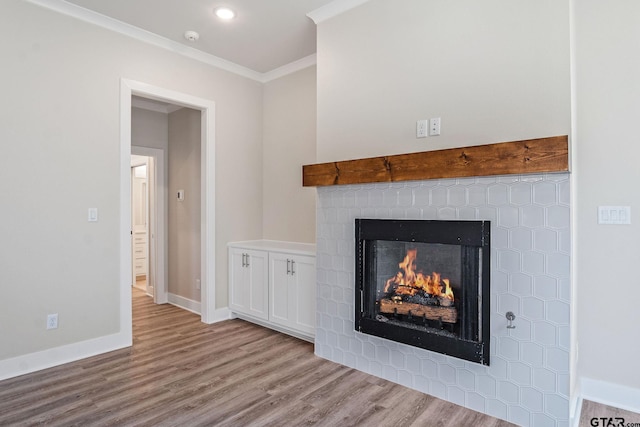 interior details with hardwood / wood-style flooring and ornamental molding