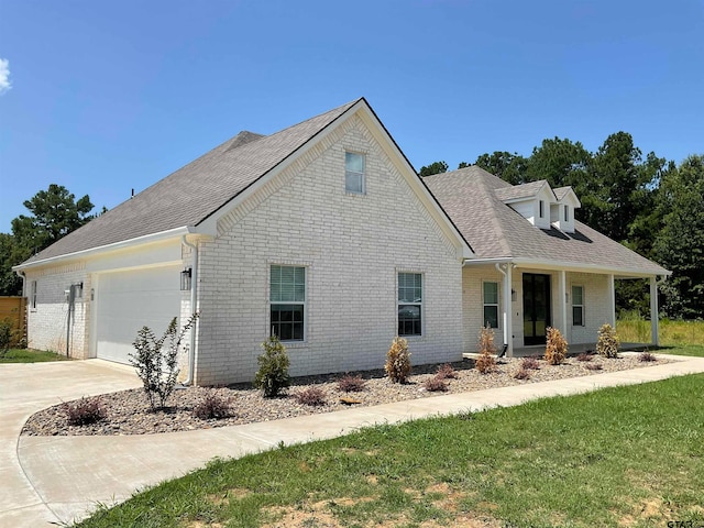 view of front of house featuring a garage and a front yard