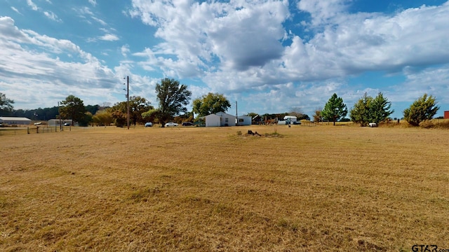 view of yard featuring a rural view