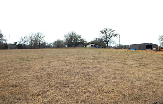 view of yard featuring a rural view