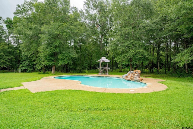 view of pool featuring a yard