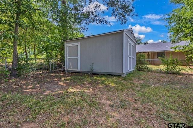3121 S Robertson Ave, Tyler, TX 75701 - view of shed with a fenced backyard