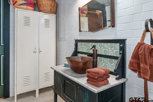 mudroom featuring sink