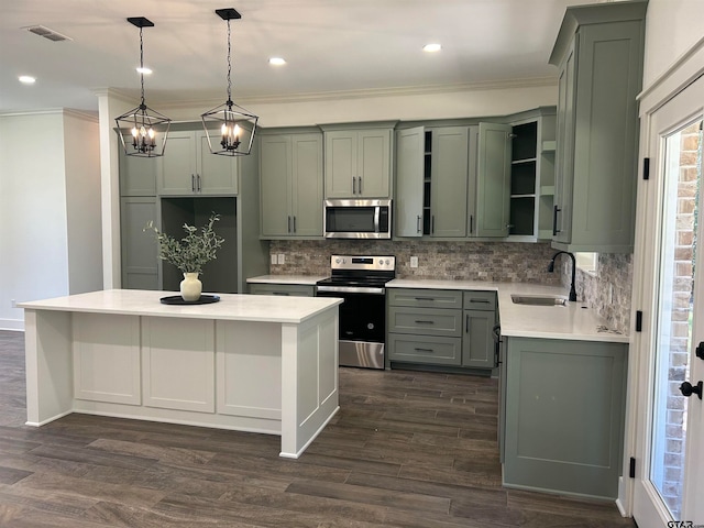 kitchen with pendant lighting, stainless steel appliances, a center island, and dark hardwood / wood-style flooring