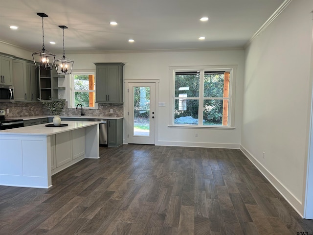 kitchen featuring stainless steel appliances, dark wood-type flooring, tasteful backsplash, a kitchen island, and decorative light fixtures