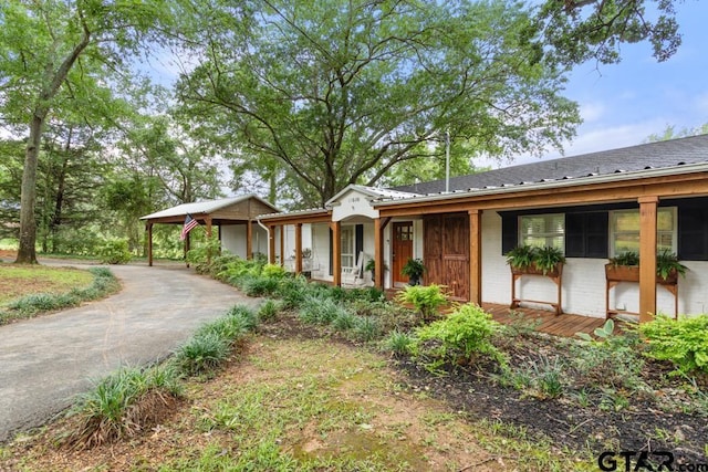 11020 Kevin Dr, Frankston, TX 75763 - view of front of home featuring a porch and driveway