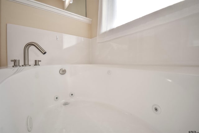 2222 Rana Park, Flint, TX 75762 - interior details featuring a tub with jets