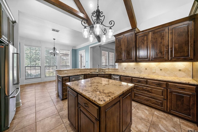 kitchen with a chandelier, stainless steel appliances, a center island, and decorative light fixtures