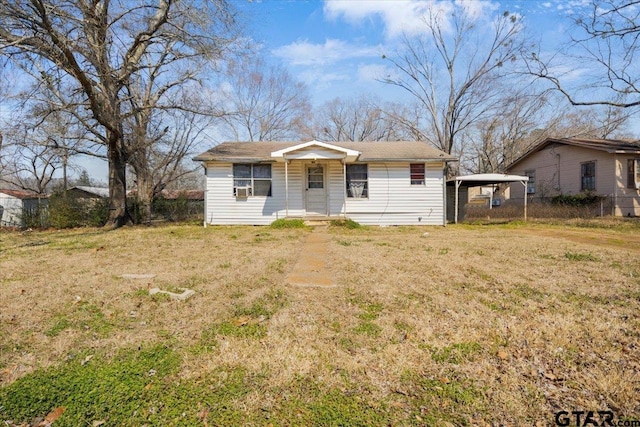 view of front of property with a front yard