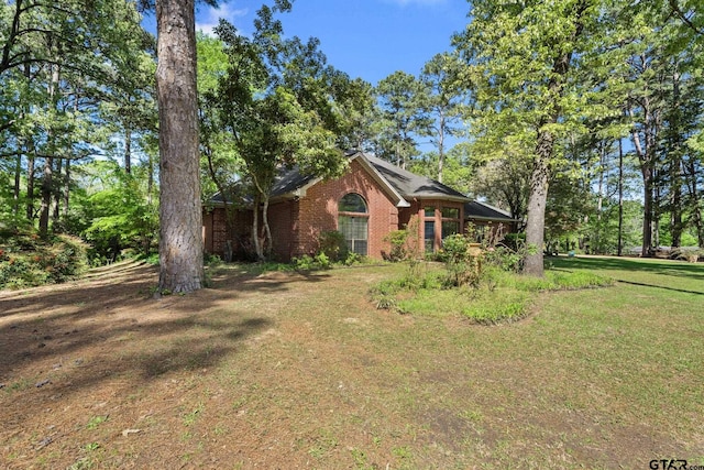 19132 Falls Creek Dr, Flint, TX 75762 - view of front of house featuring brick siding and a front lawn