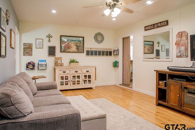 living room with baseboards, recessed lighting, light wood-style flooring, and a ceiling fan