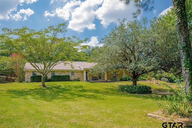 view of front facade with a front lawn