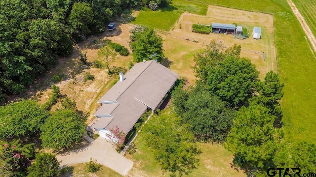 birds eye view of property featuring a rural view