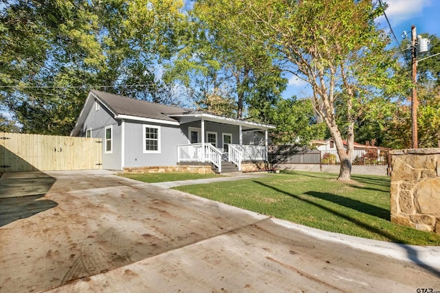 view of front facade with covered porch and a front lawn