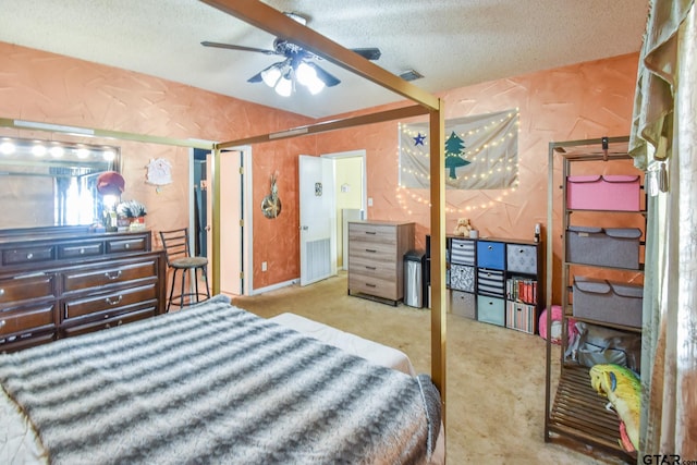 bedroom featuring a textured ceiling, light carpet, and ceiling fan