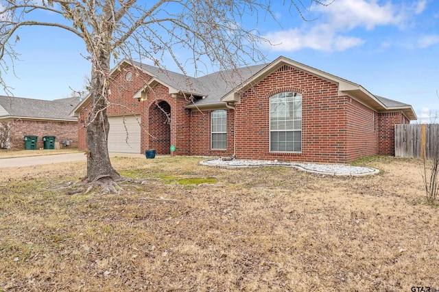 view of front of home featuring a front lawn and a garage