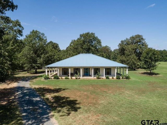 view of front of house with a front lawn