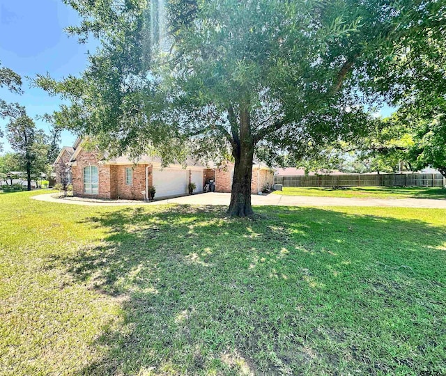 599 N Weldon St, Frankston, TX 75763 - view of yard featuring concrete driveway
