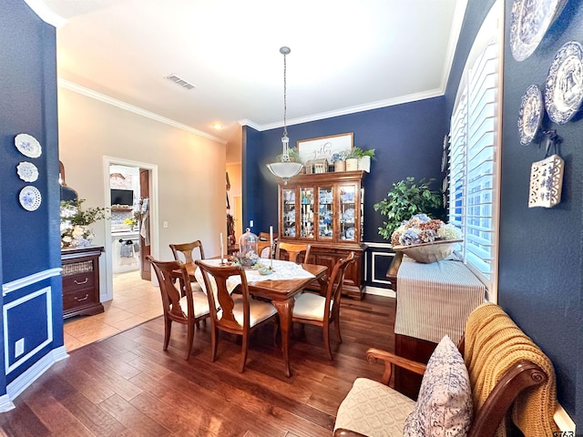 599 N Weldon St, Frankston, TX 75763 - dining space with crown molding, wood finished floors, and baseboards