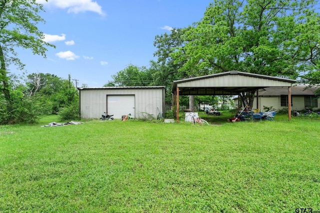 view of yard with an outdoor structure and a detached garage