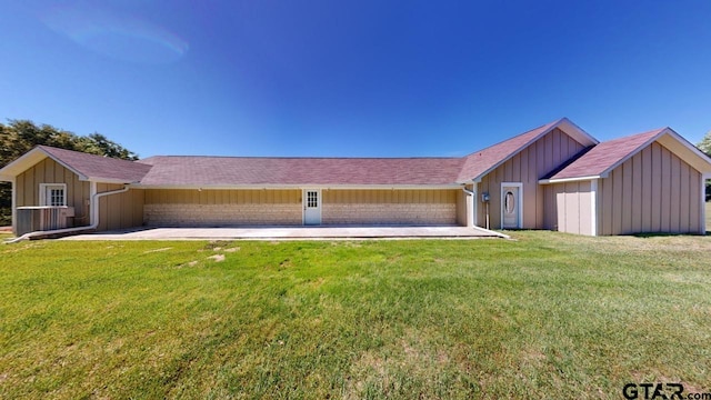 ranch-style home featuring a front lawn and a patio