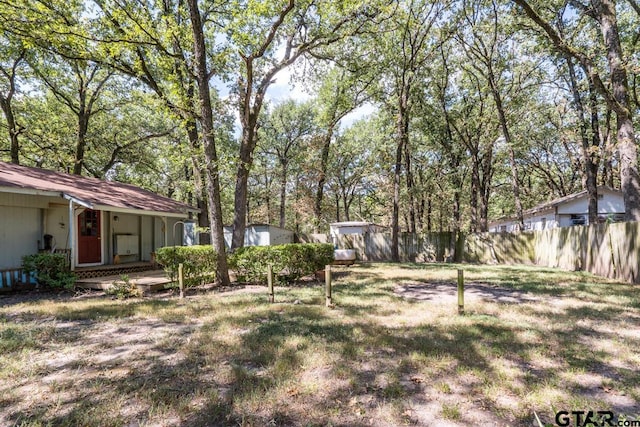 view of yard with a shed