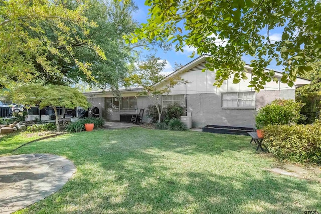 view of yard with a patio