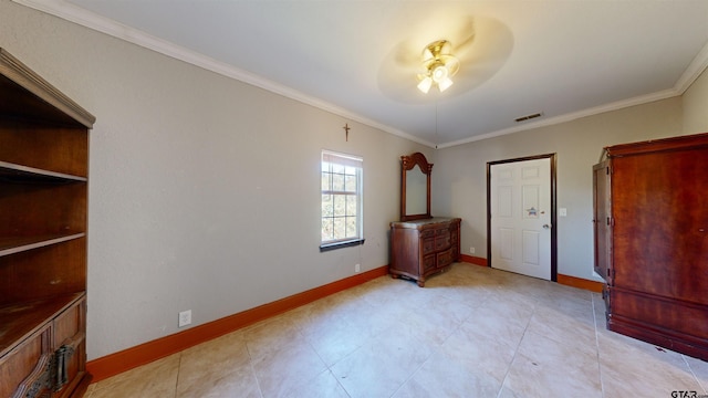 unfurnished bedroom with ceiling fan and crown molding