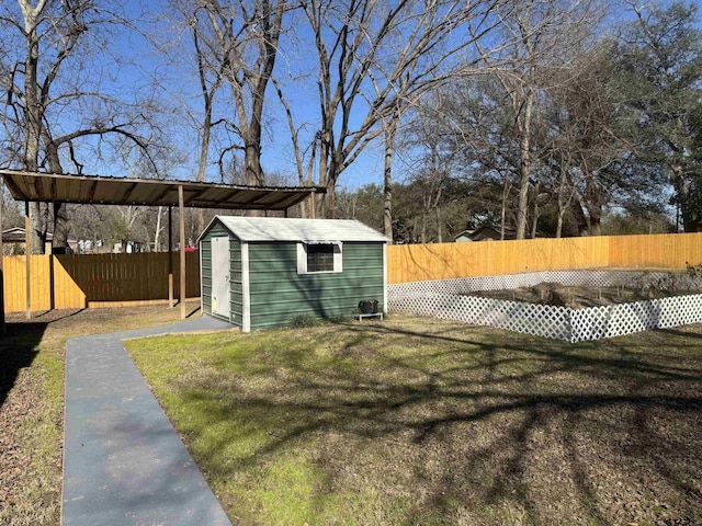 view of yard with a storage shed