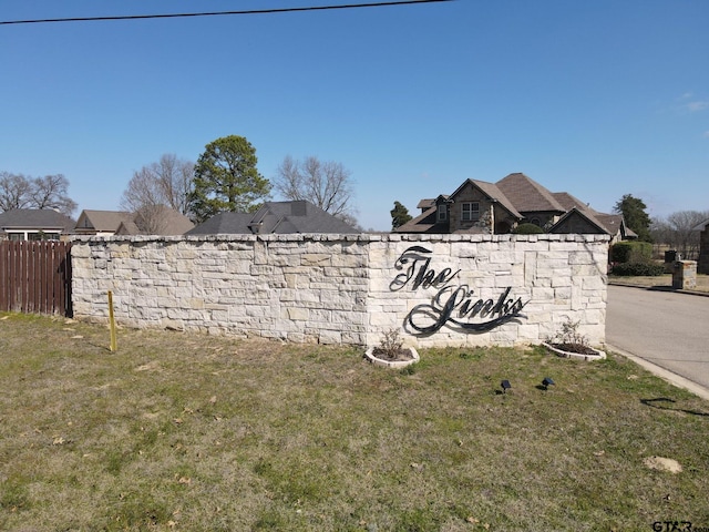 Listing photo 2 for 105 Links Dr, Mount Pleasant TX 75455