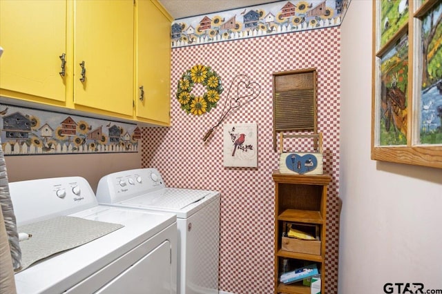 washroom featuring cabinets and washing machine and dryer