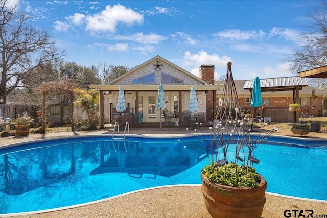 view of swimming pool featuring an outbuilding