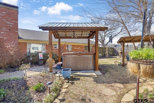 view of yard featuring a hot tub