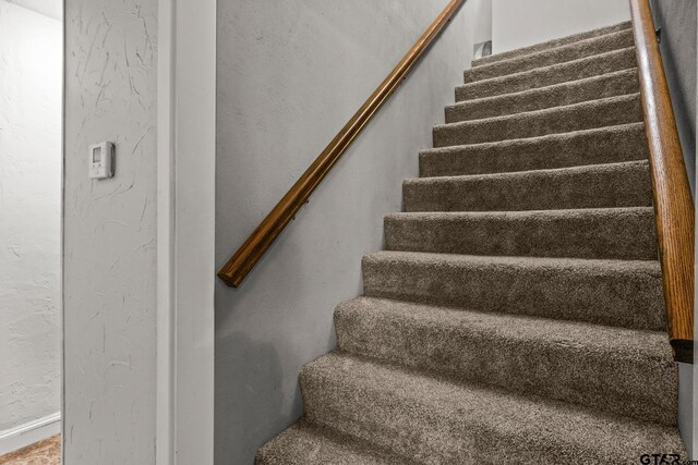 306 Dellwood Dr, Mount Pleasant, TX 75455 - stairs featuring a textured wall