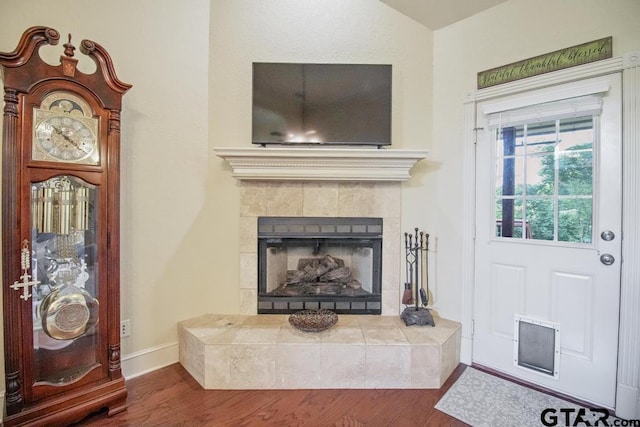 502 Northcreek Dr, Chandler, TX 75758 - foyer entrance with wood finished floors, a tiled fireplace, and baseboards