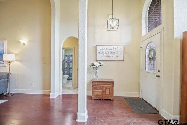 502 Northcreek Dr, Chandler, TX 75758 - foyer featuring arched walkways, wood finished floors, baseboards, and a high ceiling