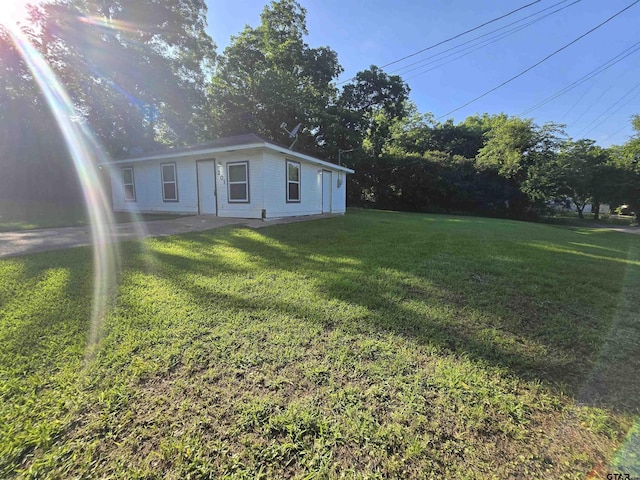 201 W Paschal St, Troup, TX 75789 - view of grassy yard