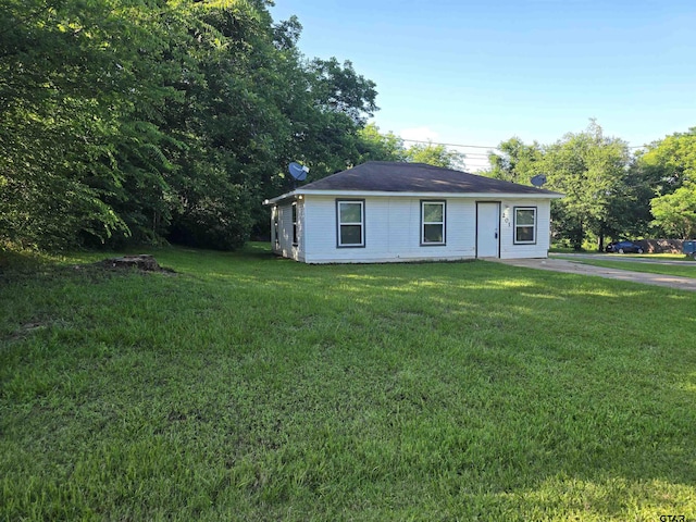 201 W Paschal St, Troup, TX 75789 - view of front of home featuring a front lawn