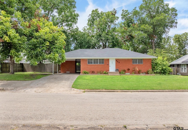 422 W Kilpatrick St, Mineola, TX 75773 - photo 1