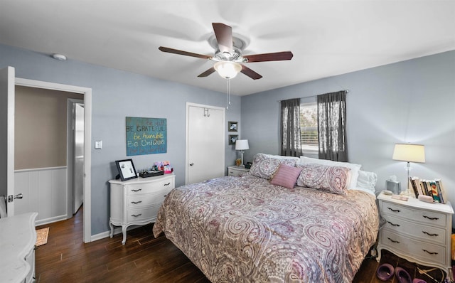 bedroom with dark wood-type flooring, ceiling fan, and a closet