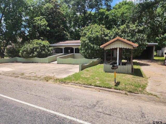 view of front of property