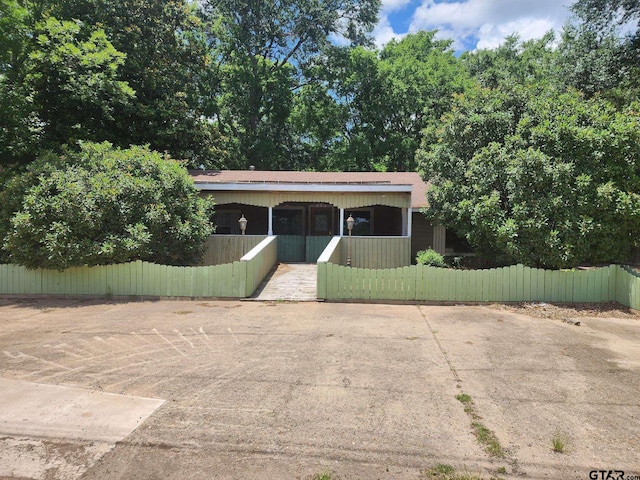 view of front of property