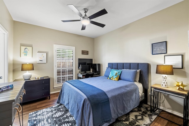 11187 Hunters Trl, Flint, TX 75762 - bedroom featuring dark wood finished floors, ceiling fan, and a desk