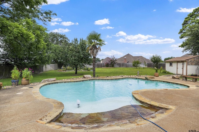 11187 Hunters Trl, Flint, TX 75762 - view of pool with a fenced backyard and an outbuilding
