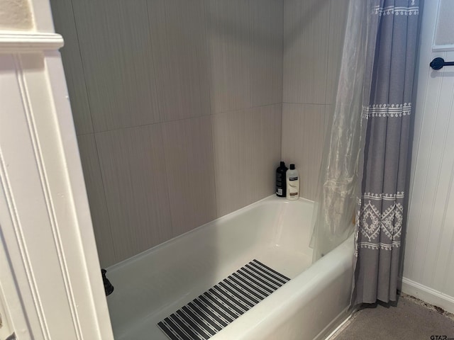 bathroom featuring shower / tub combo