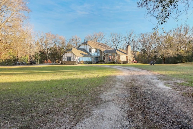 view of front of home featuring a front yard