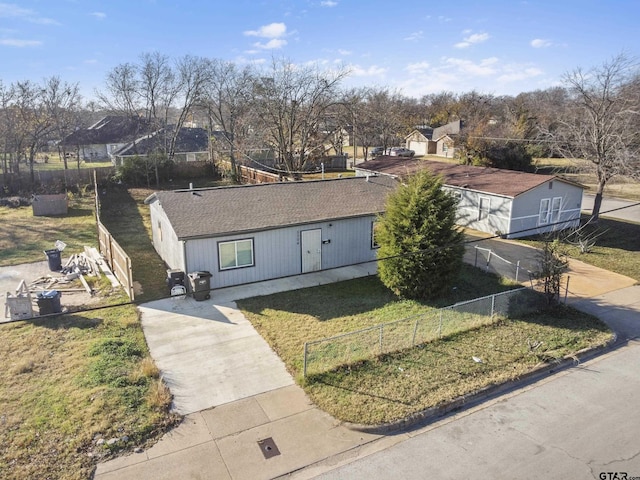 view of front of home with a front lawn